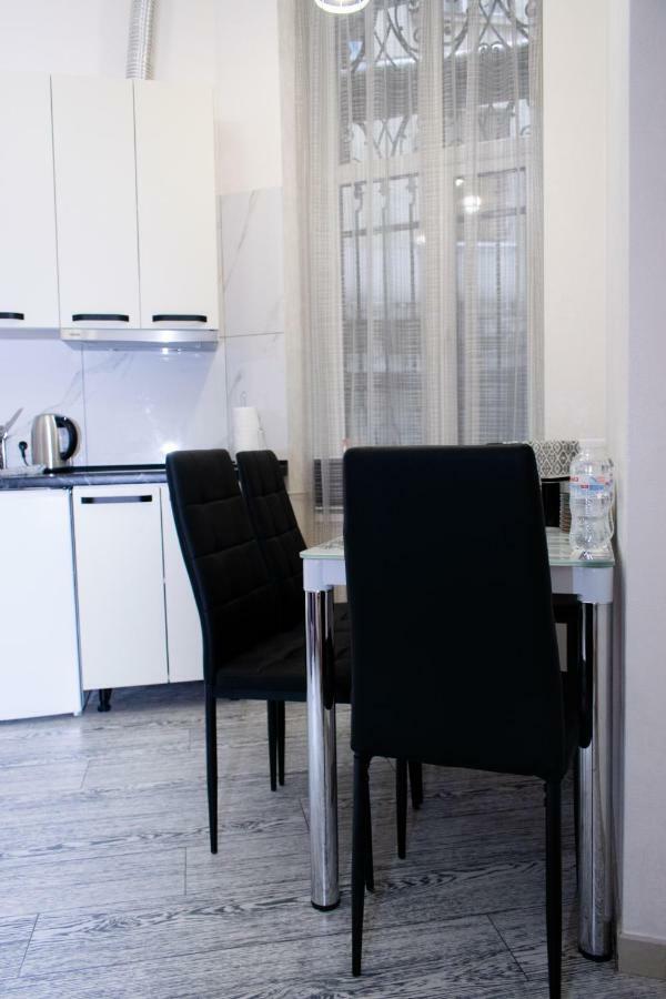 Apartment Barvy Lvova On Kostyushka St Екстериор снимка