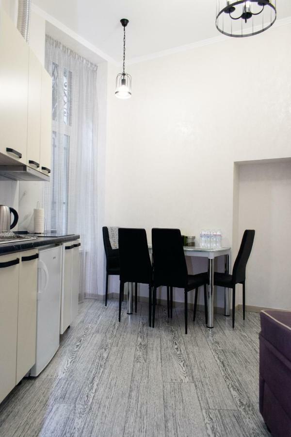 Apartment Barvy Lvova On Kostyushka St Екстериор снимка