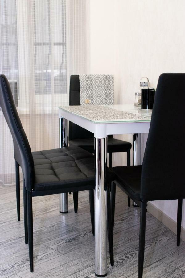Apartment Barvy Lvova On Kostyushka St Екстериор снимка