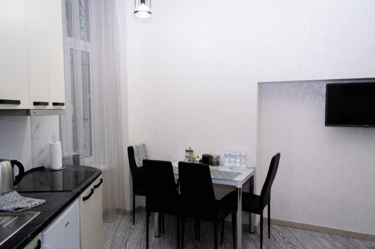 Apartment Barvy Lvova On Kostyushka St Екстериор снимка