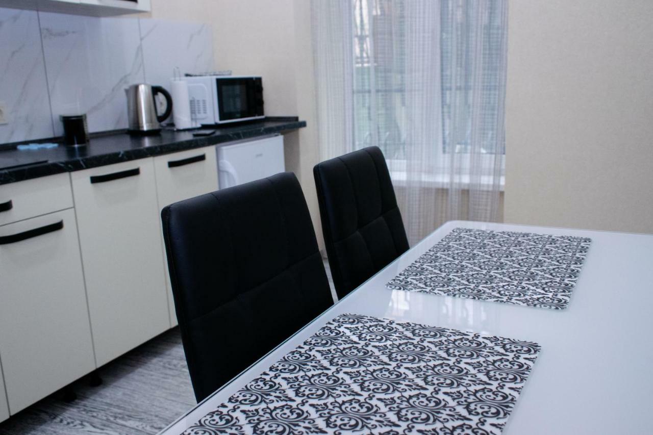 Apartment Barvy Lvova On Kostyushka St Екстериор снимка