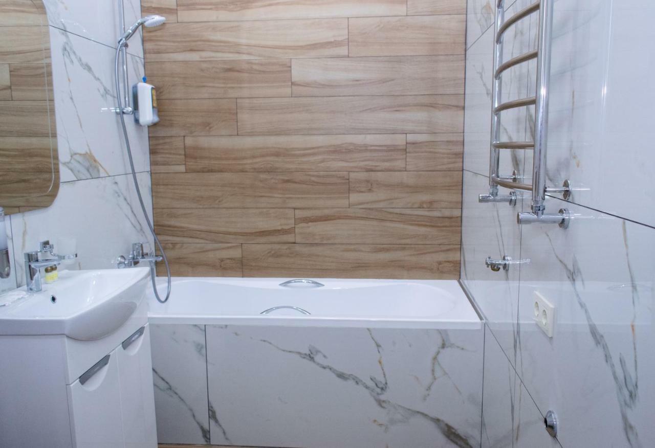 Apartment Barvy Lvova On Kostyushka St Екстериор снимка